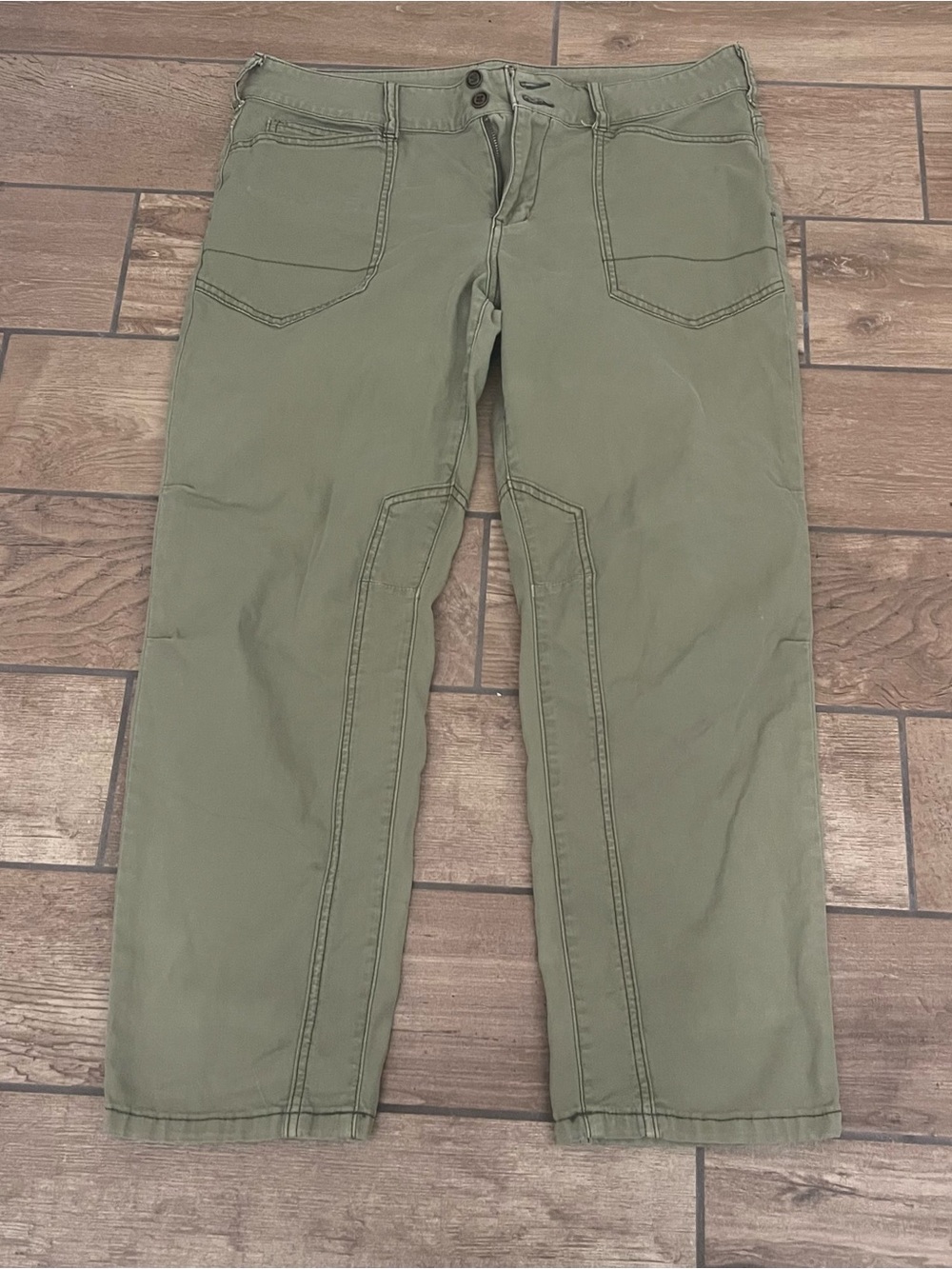 Anthropologie Pilcro the wanderer Green utility style pants size 31